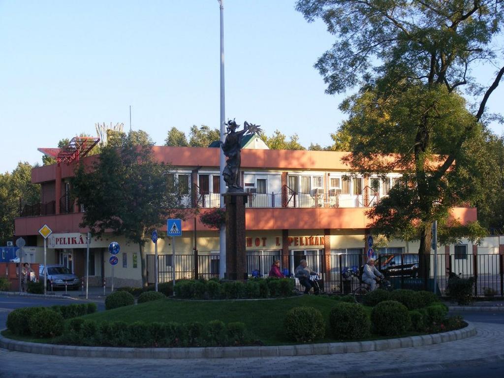 Hotel Pelikan Hódmezővásárhely Exterior foto